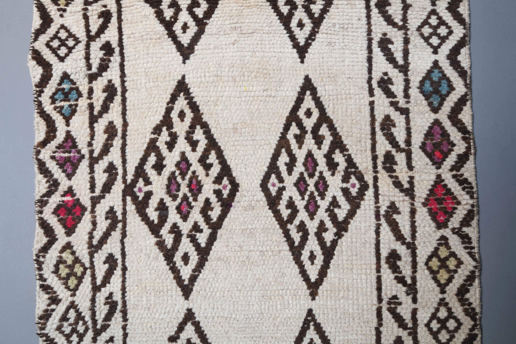 Handmade wool runner from Anatolia, Turkey – Boho Chic White Vintage Oushak Runner Rug 2'7" x 13'2"