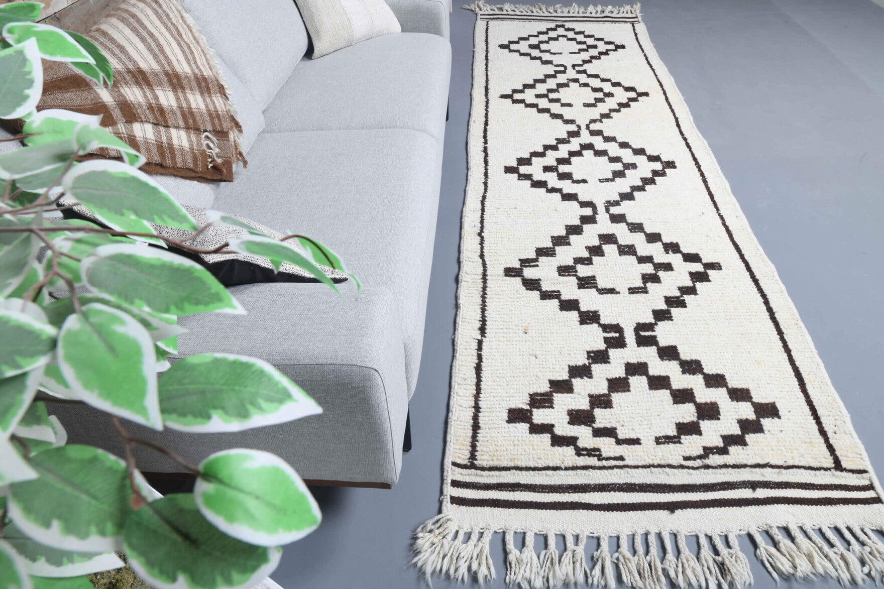 Hand-crafted Anatolian vintage runner Elifnihal in wool, 1970s