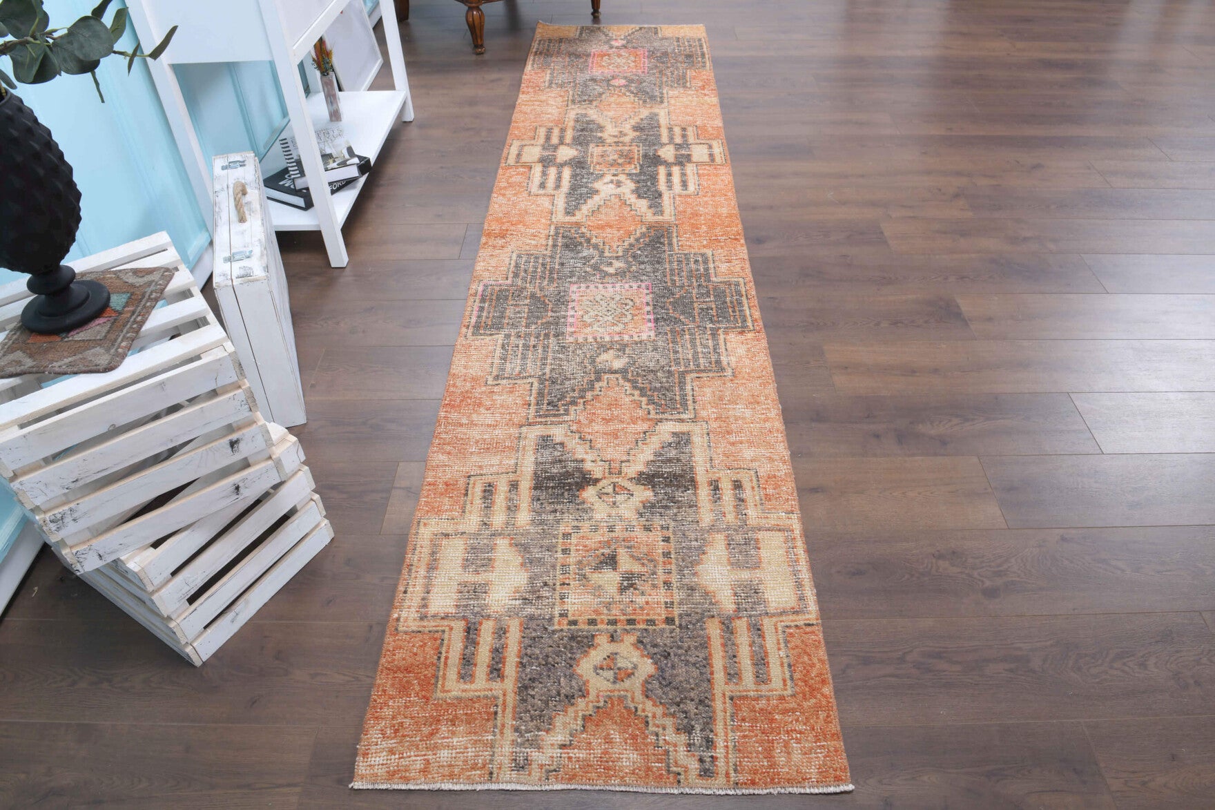 Eleuthelampe Vintage Runner Rug by Fame Rugs – one-of-a-kind vintage runner from the 1970s