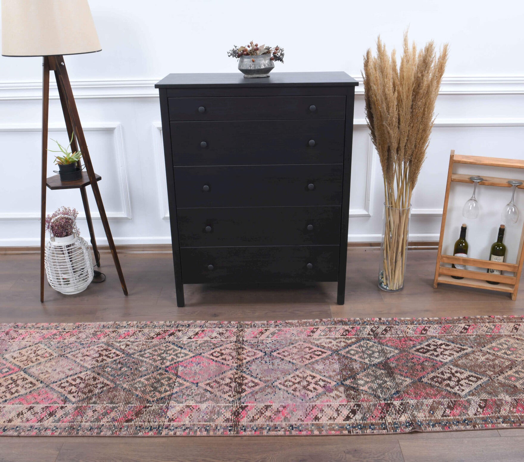 Authentic Turkish vintage runner rug (1970s) with oriental design – one-of-a-kind at Fame Rugs