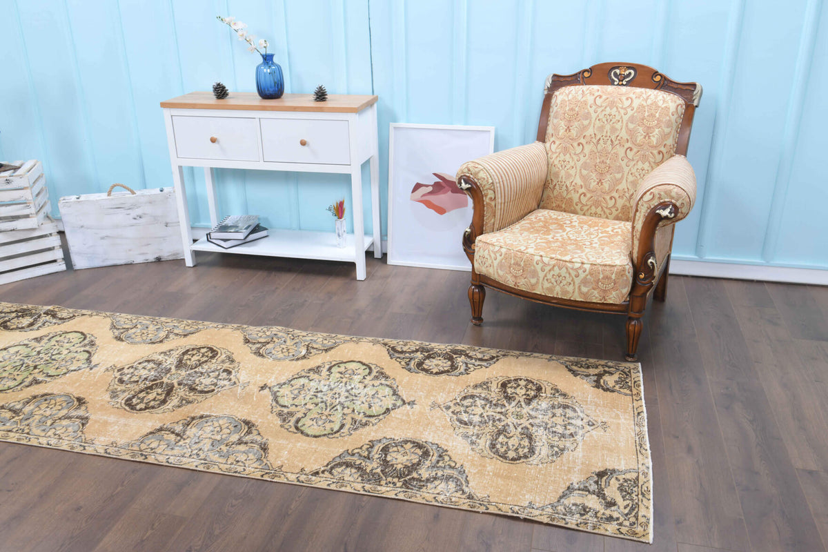 Besteara – vintage oriental runner for living room or hallway, 3'2" x 11'3" (97x343 cm)