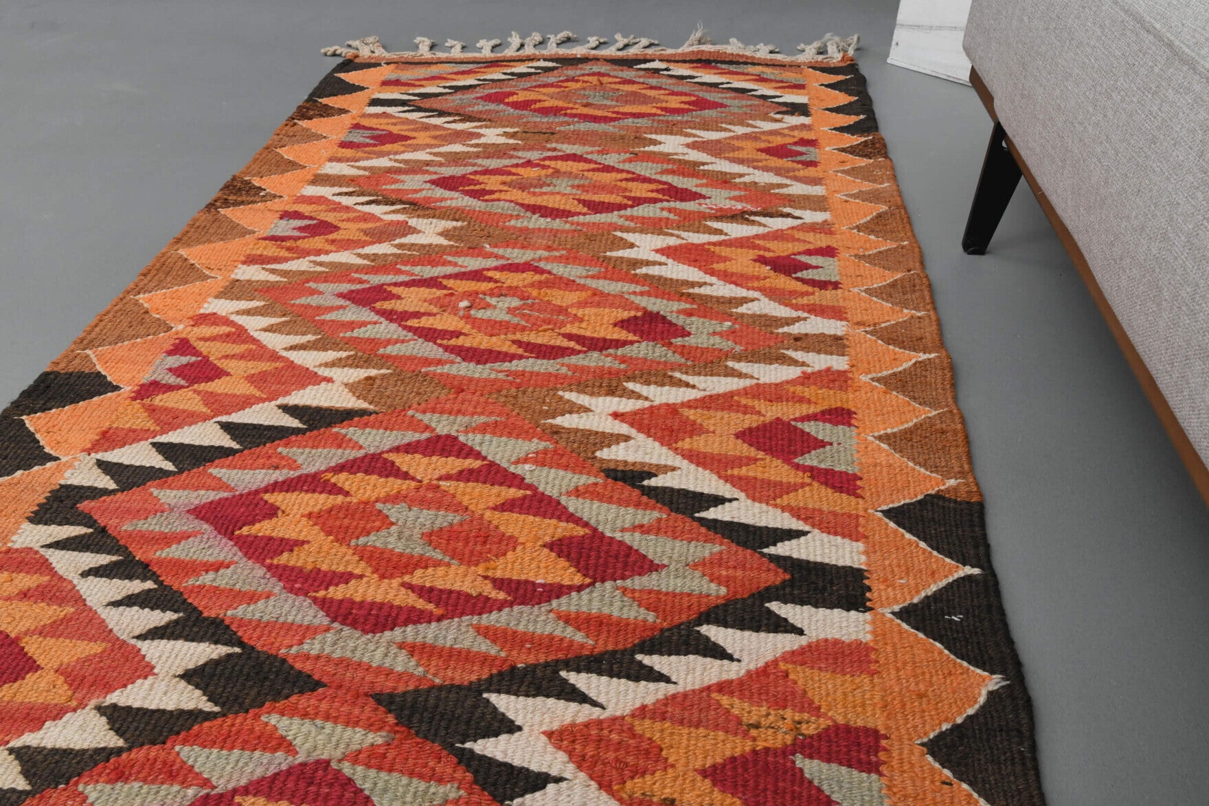Hand-crafted Anatolian vintage kilim runner Asinaz in wool, 1960s