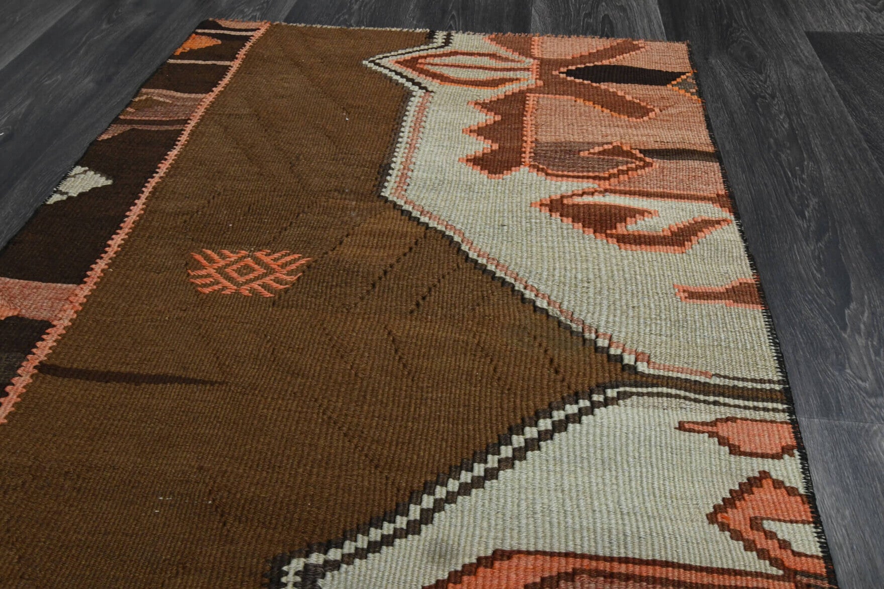 Ecepezir kilim: 1960s handwoven flatweave Anatolian kilim with oriental motifs