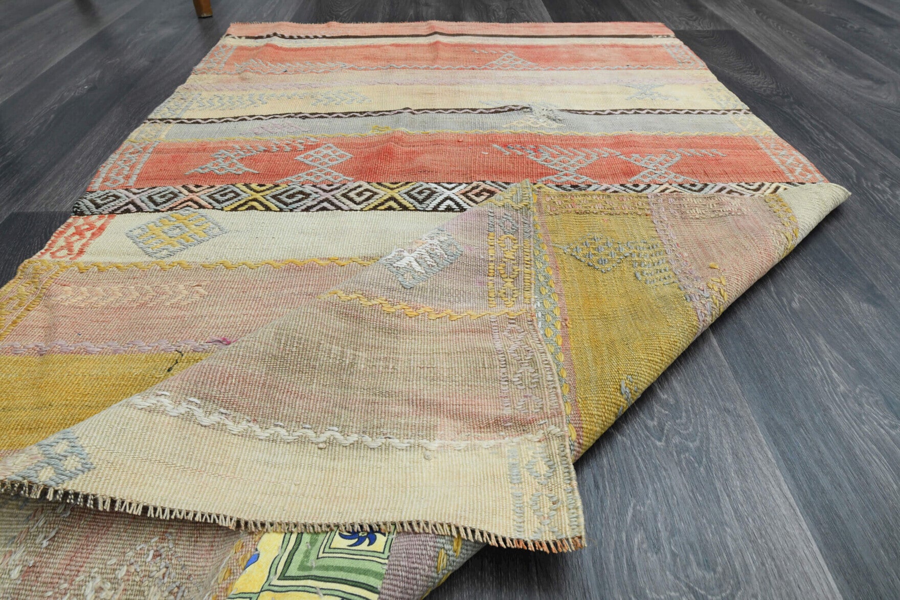 Hand-crafted Anatolian vintage kilim Dutsu in wool, 1960s