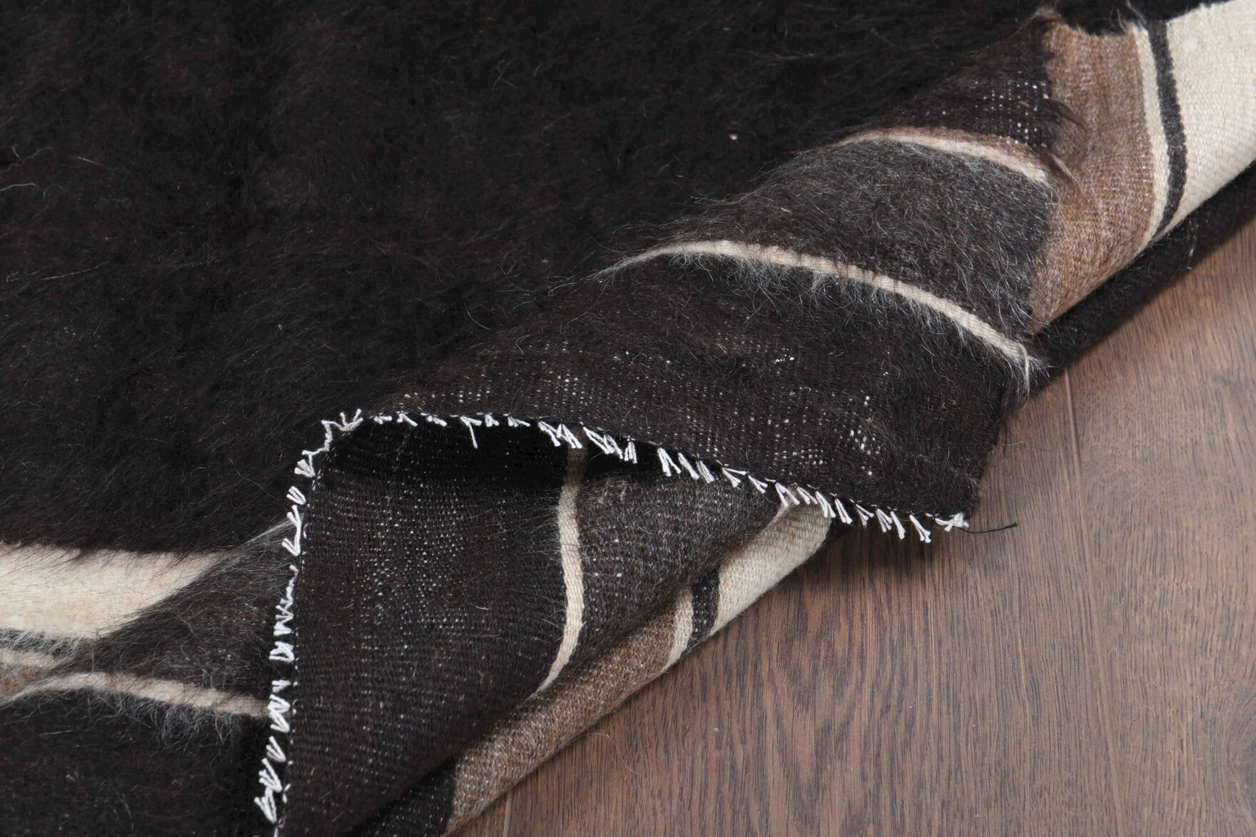 Hand-crafted Anatolian vintage kilim Simgesema in wool, 1960s