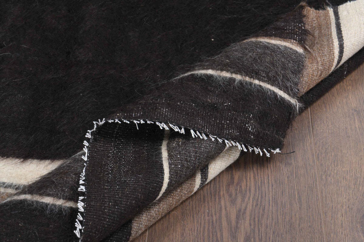 Hand-crafted Anatolian vintage kilim Simgesema in wool, 1960s