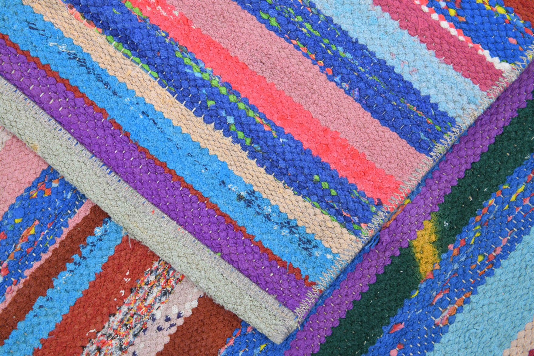 Handwoven flatweave wool kilim from Anatolia, Turkey – Vintage Small Kilim Rug 2'2" x 5'