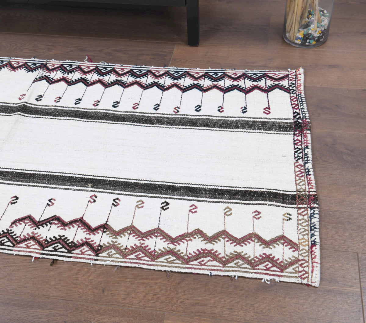 Handwoven flatweave wool kilim from Anatolia, Turkey – Vintage Small Kilim Rug 2'4" x 5'2"