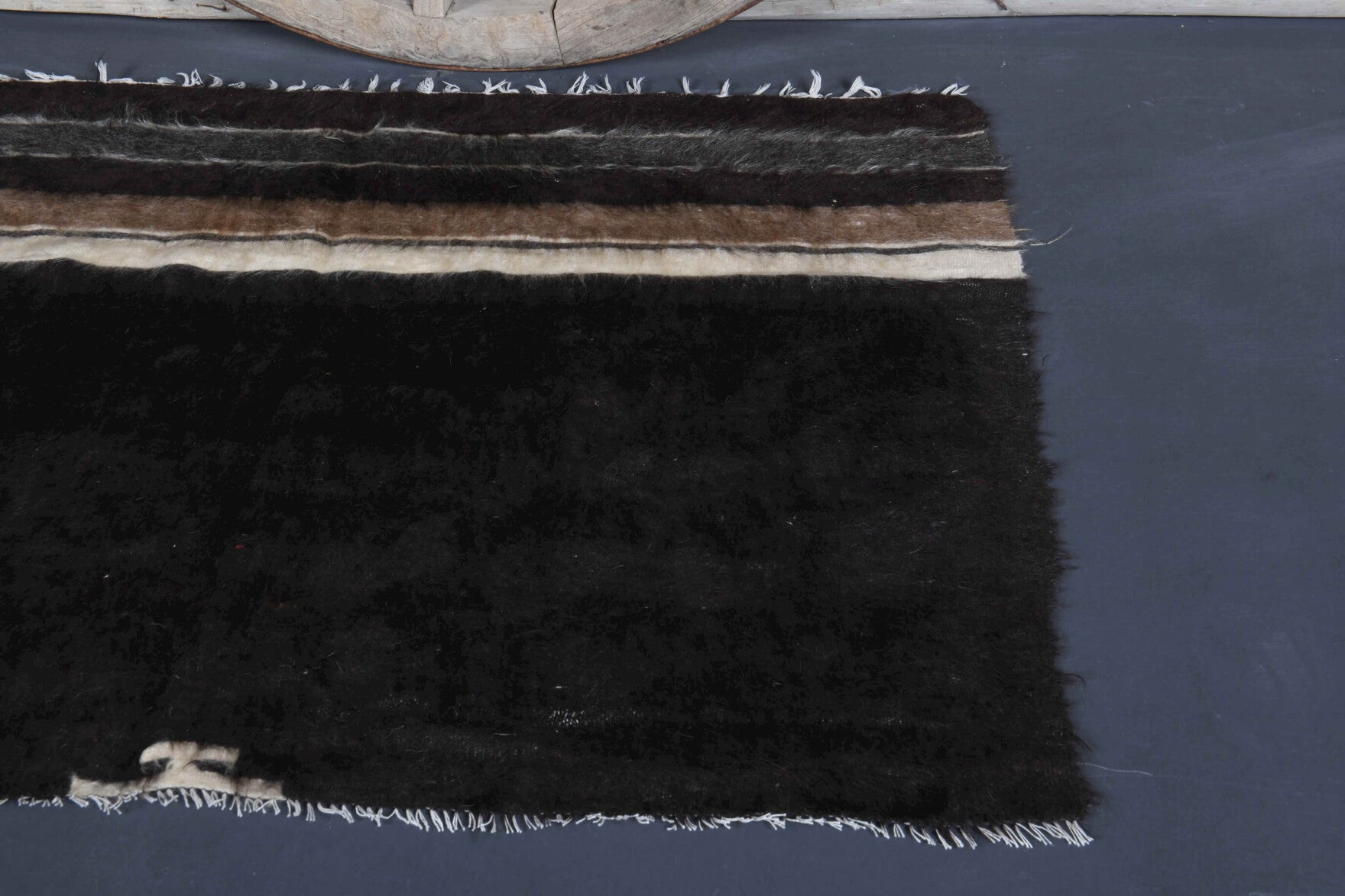 Yazsima kilim: 1960s handwoven flatweave Anatolian kilim with solid motifs