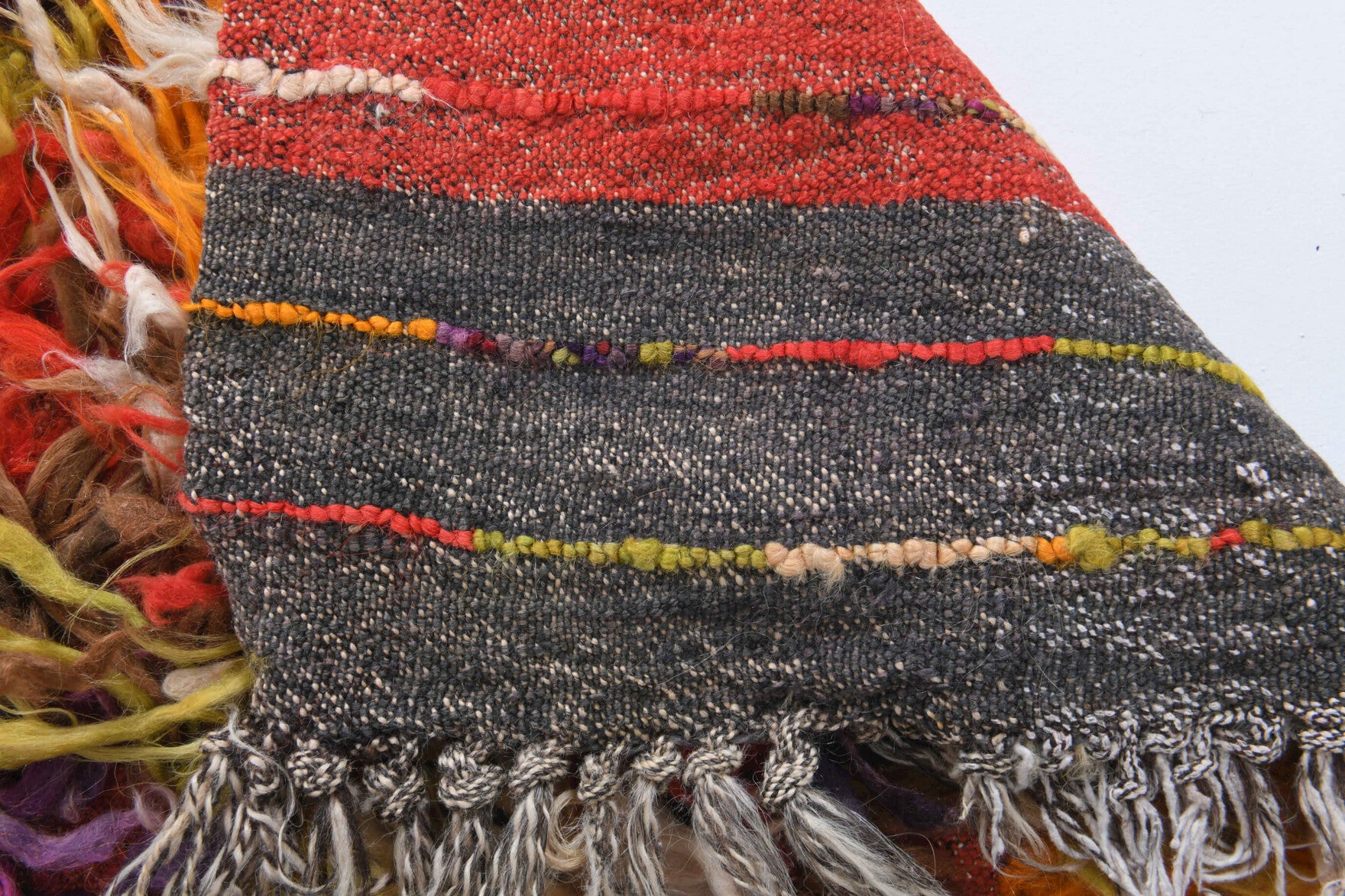 Authentic Anatolian vintage kilim rug (1960s) – one-of-a-kind at Fame Rugs