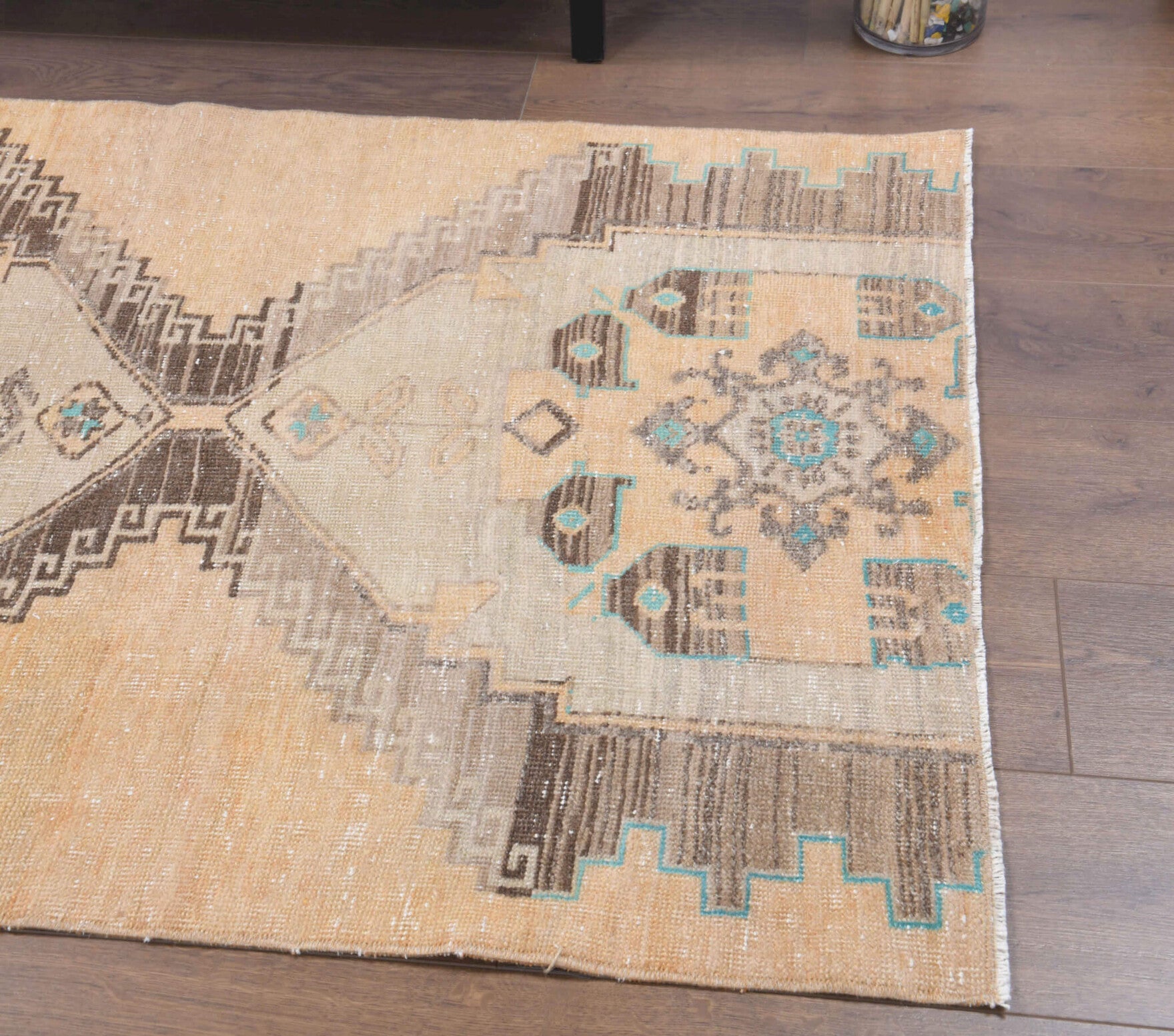 Handmade wool rug from Anatolia, Turkey – Vintage Oushak Small Rug 3'3" x 5'5"