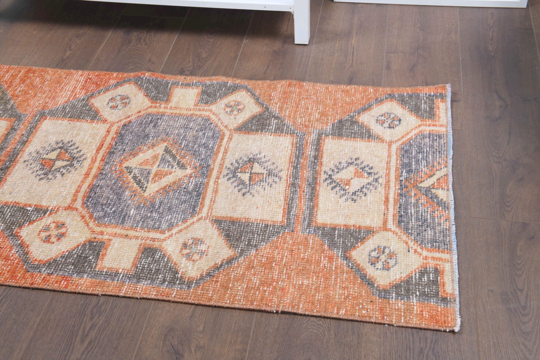 Handmade wool rug from Anatolia, Turkey – Vintage Small Oushak Rug 2'4" x 5'5"
