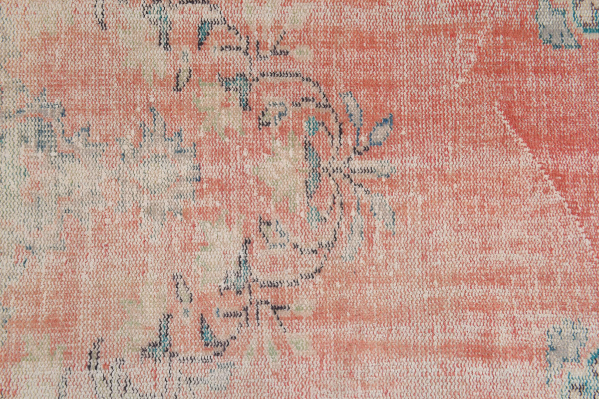 Authentic Anatolian vintage area rug (1970s) with oriental design – one-of-a-kind at Fame Rugs