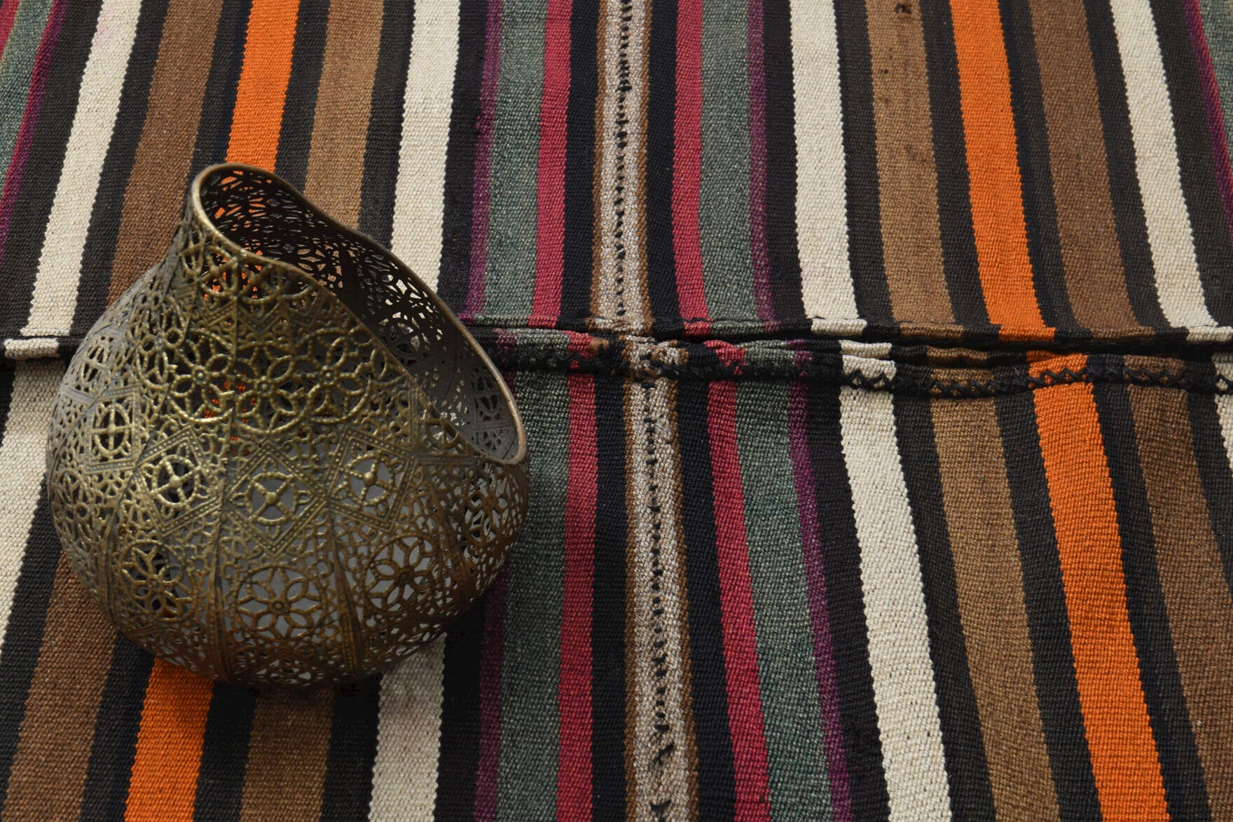 Vintage Bath Mat Striped Kilim in wool – 1960s piece from Anatolia, Turkey | Fame Rugs