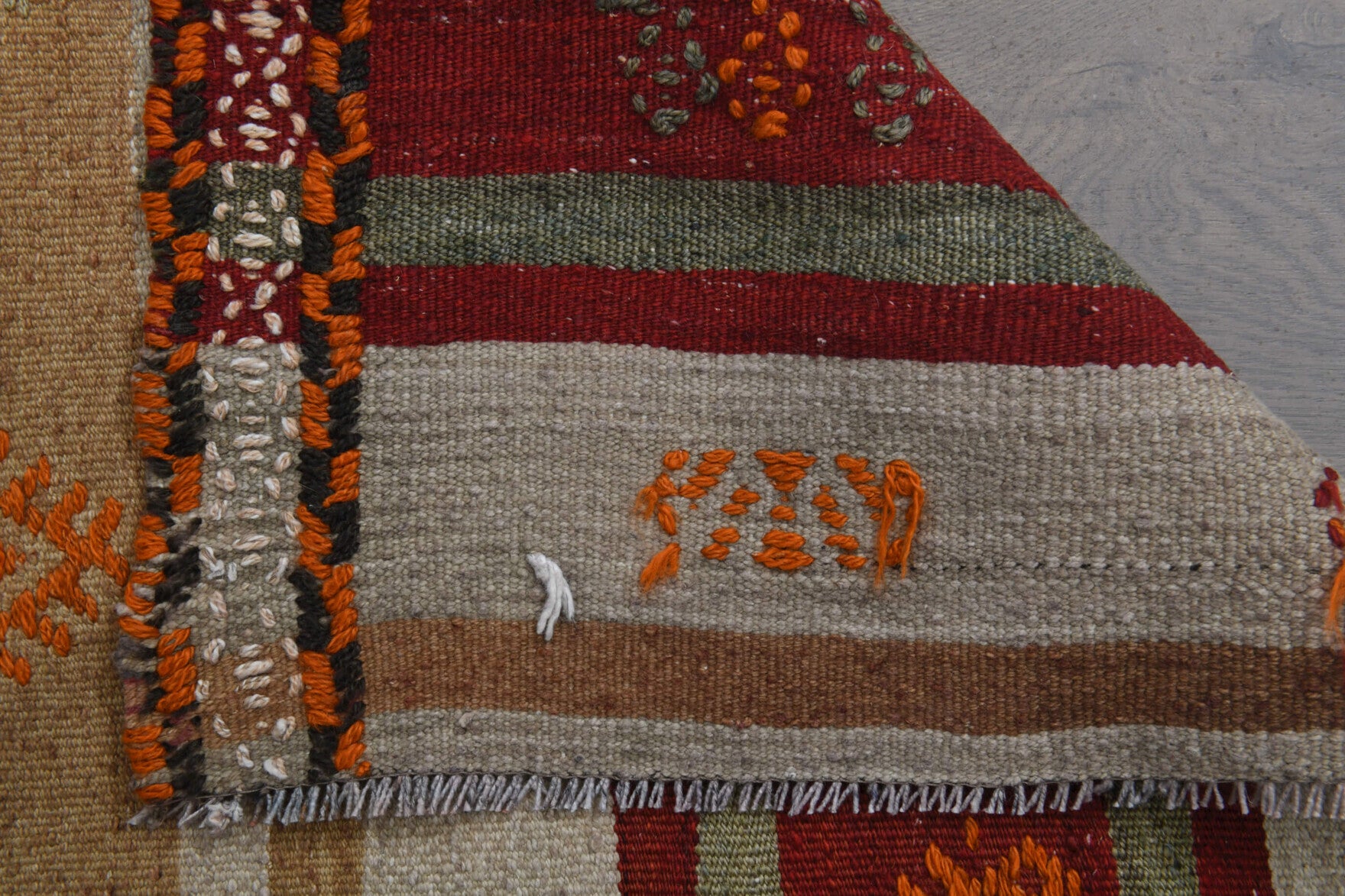 Servpeyker kilim: 1960s handwoven flatweave Anatolian kilim with oriental motifs