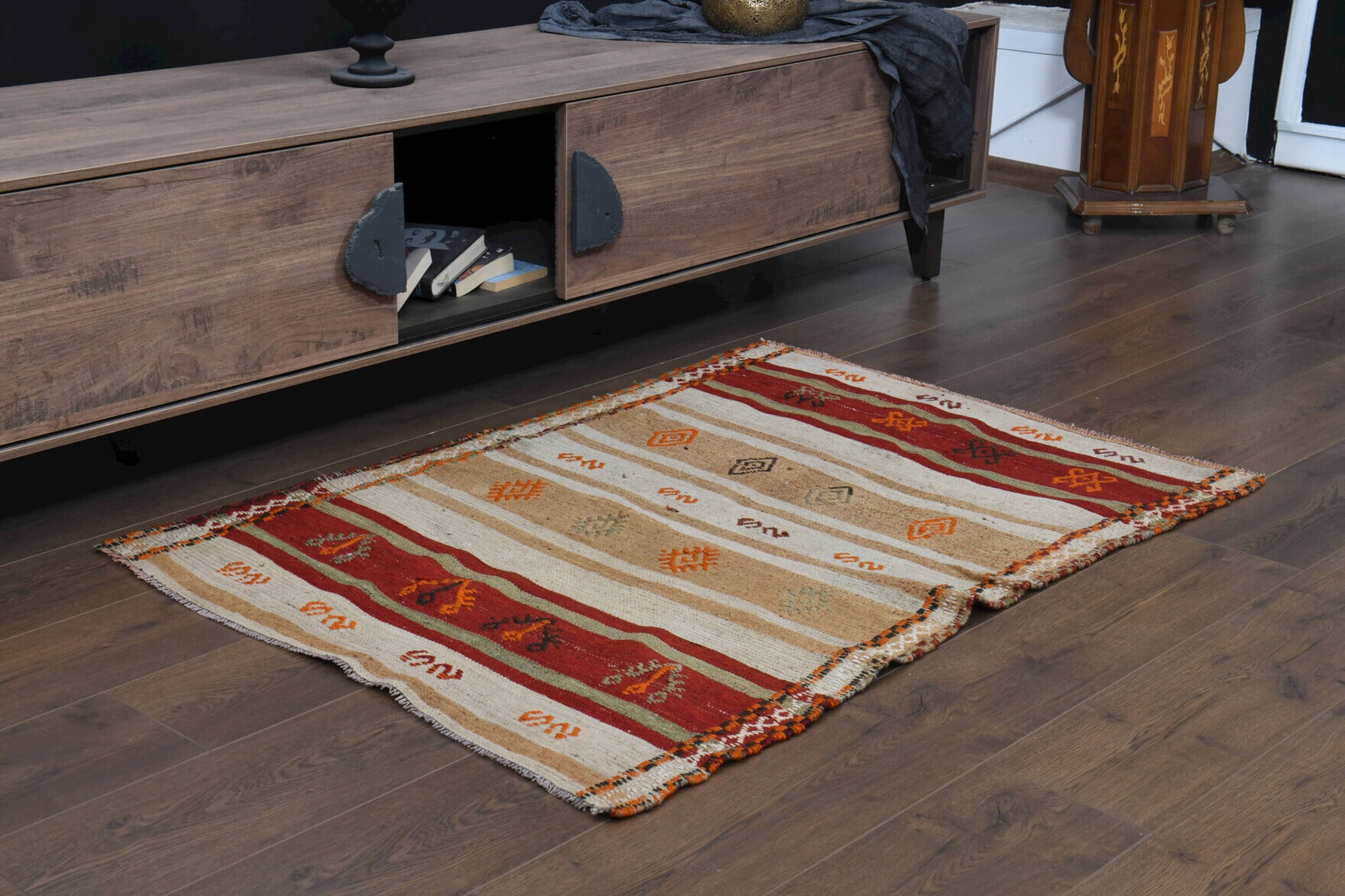 Authentic Anatolian vintage kilim rug (1960s) with oriental design – one-of-a-kind at Fame Rugs