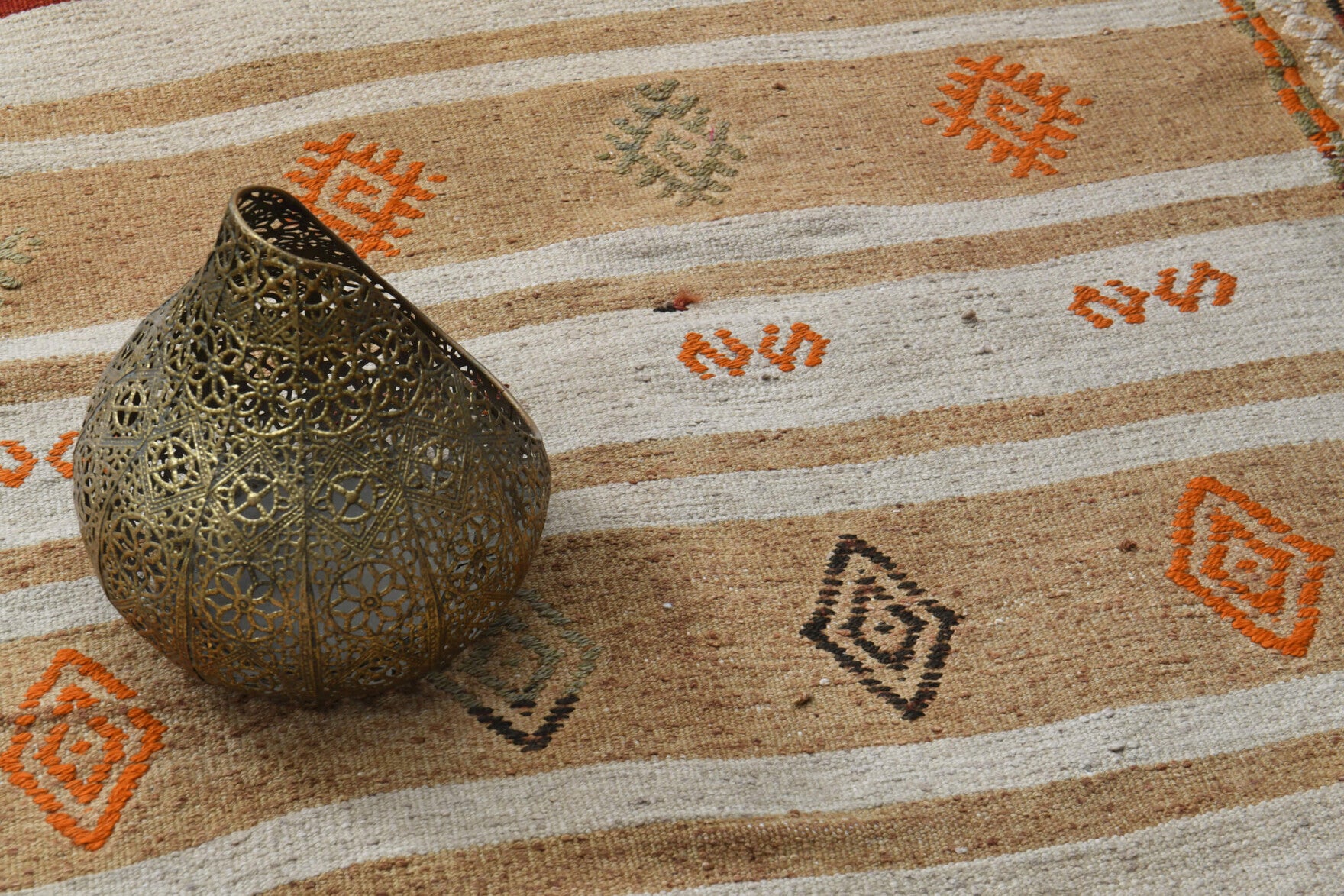 Hand-crafted Anatolian vintage kilim Servpeyker in wool, 1960s