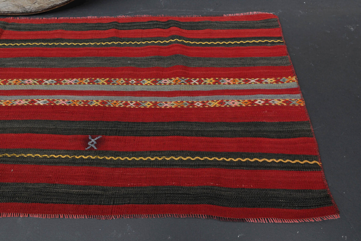 Authentic Anatolian vintage kilim runner rug (1960s) with oriental design – one-of-a-kind at Fame Rugs