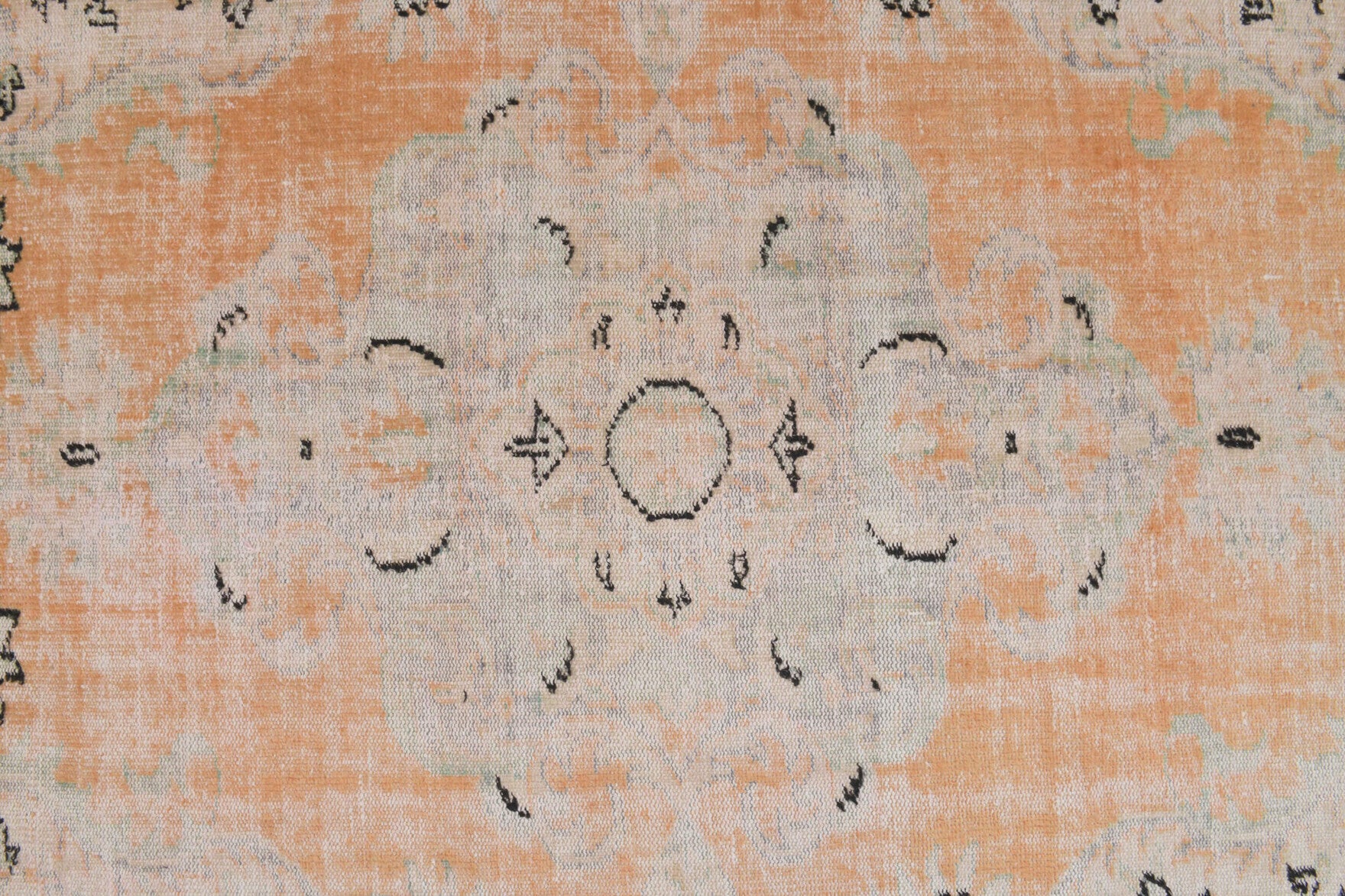 Oriental Vintage Anatolian Area Rug in wool – 1970s piece from Anatolia, Turkey | Fame Rugs