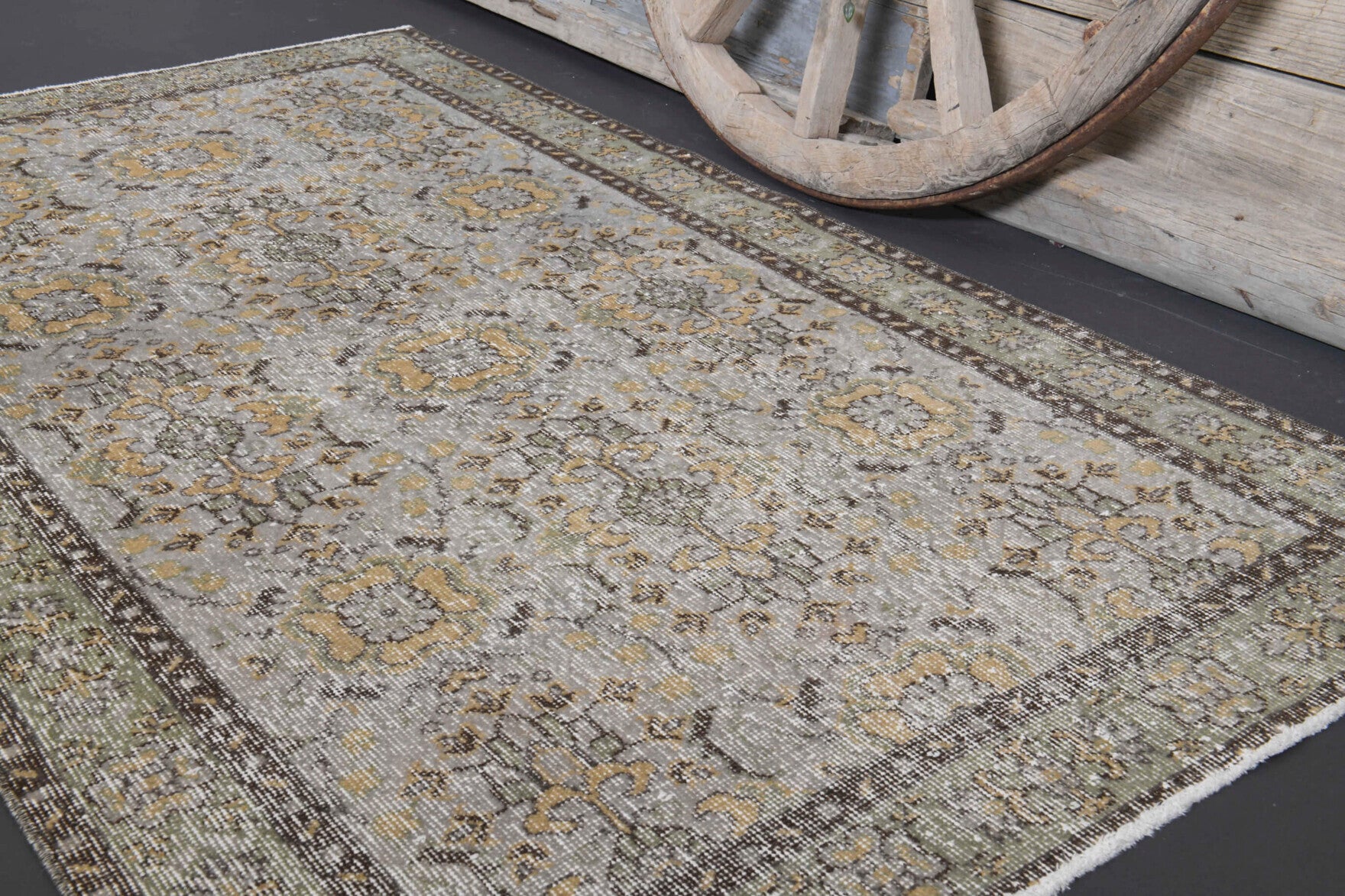 Papatyaumut rug: 1970s handmade Anatolian rug with oriental motifs and cotton backing