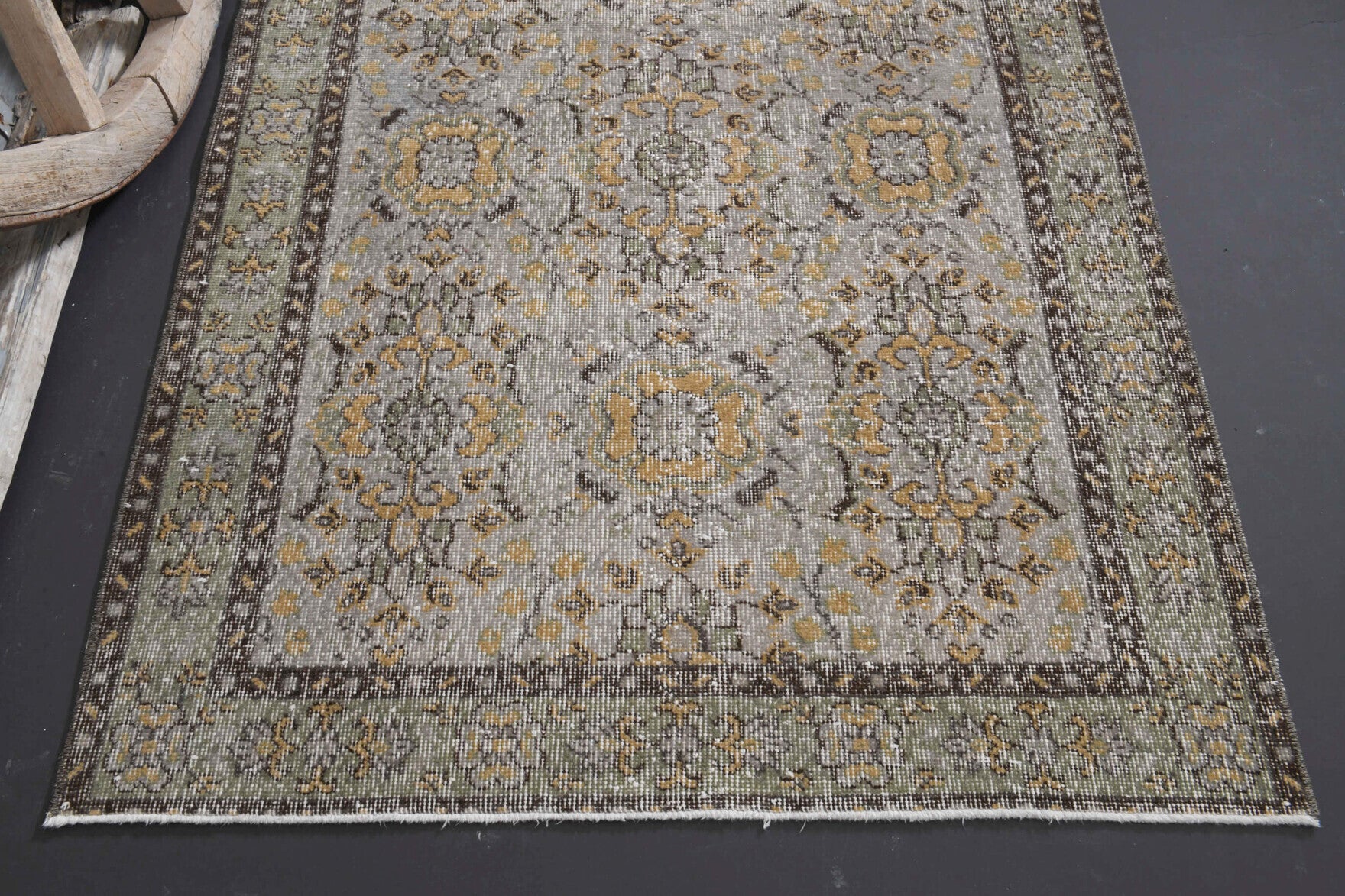 Handmade wool rug from Anatolia, Turkey – Vintage Floral Area Rug 3'10" x 6'9"